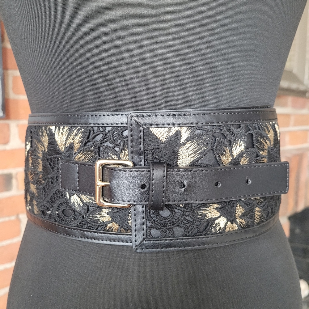 Banana Republic Black and Gold Wide Belt